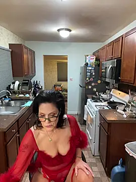 Snapshot of Good-Juju chatting on December 24, 2024, 4:55 am Good-Juju online show from December 24, 2024, 4:55 am