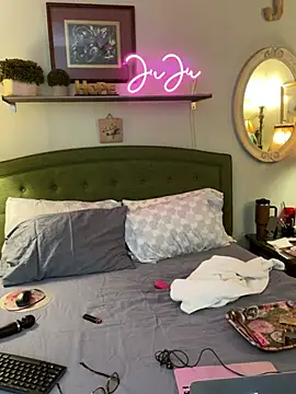 Snapshot of Good-Juju chatting on December 24, 2024, 8:00 am Good-Juju online show from December 24, 2024, 8:00 am