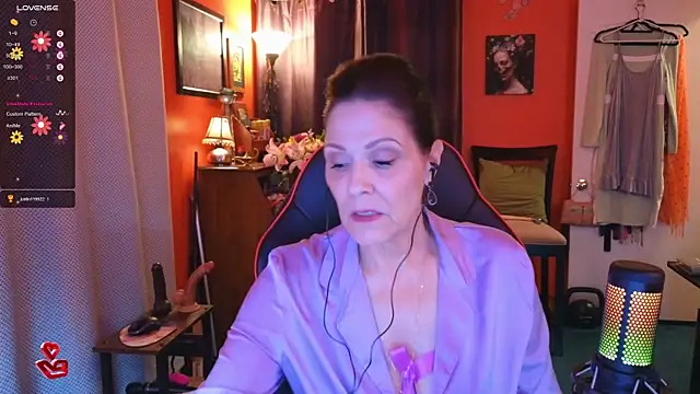 Snapshot of Good-Juju chatting on February 9, 2025, 4:57 am Good-Juju online show from February 9, 2025, 4:57 am