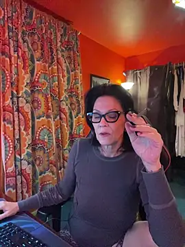 Snapshot of Good-Juju chatting on November 1, 2025, 12:12 am Good-Juju online show from November 1, 2025, 12:12 am