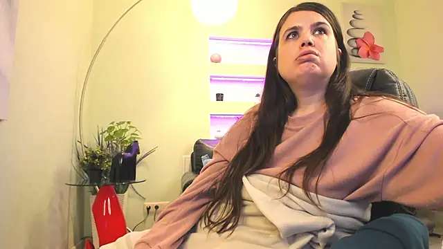 BattyMoll online show from December 12, 2024, 6:21 pm