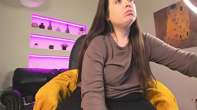 Snapshot of BattyMoll chatting on February 9, 2025, 11:36 pm BattyMoll online show from February 9, 2025, 11:36 pm