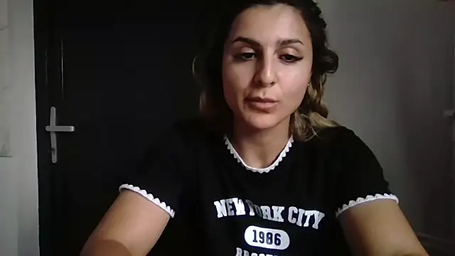 NicolePlay online show from June 3, 2026, 2:33 pm