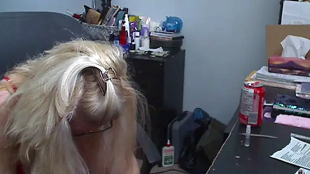 Snapshot of XTRAHORNYONE chatting on February 25, 2025, 4:10 pm XTRAHORNYONE online show from February 25, 2025, 4:10 pm