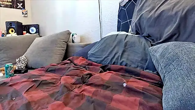 pyrowuff online show from March 1, 2025, 5:27 pm