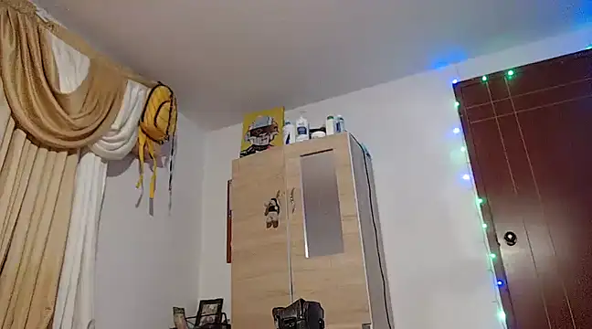 Snapshot of MARIANAWEED chatting on February 14, 2025, 11:09 pm MARIANAWEED online show from February 14, 2025, 11:09 pm