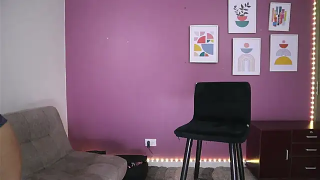 Snapshot of Steph_F chatting on October 17, 2025, 4:26 am Steph F online show from October 17, 2025, 4:26 am