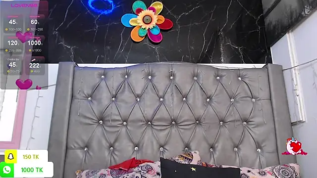 LAILAGUMMY online show from December 19, 2025, 2:02 pm