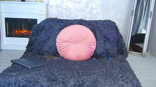 Michelle90u online show from November 17, 2025, 5:08 pm