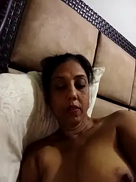 Snapshot of Mahi4luv chatting on October 19, 2025, 10:54 pm Mahi4luv online show from October 19, 2025, 10:54 pm