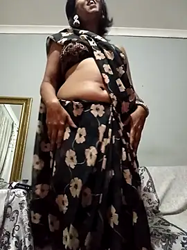 Mahi4luv online show from April 19, 2026, 8:33 pm