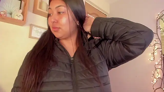 Snapshot of Pocahontas_power chatting on December 4, 2024, 9:13 pm Pocahontas power online show from December 4, 2024, 9:13 pm