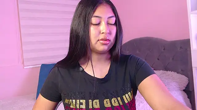 Snapshot of Pocahontas_power chatting on December 13, 2024, 5:10 pm Pocahontas power online show from December 13, 2024, 5:10 pm