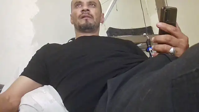 Snapshot of leonar0101 chatting on November 25, 2025, 4:45 am leonar0101 online show from November 25, 2025, 4:45 am