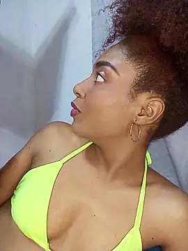 thaimy  online show from December 2, 2025, 2:28 am