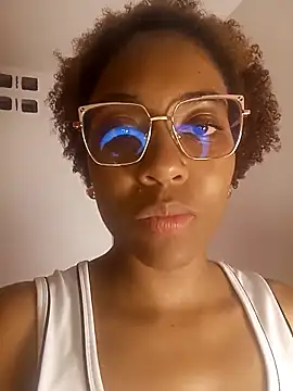 thaimy  online show from March 22, 2026, 2:48 am