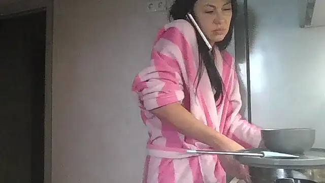 JulianaGold1 online show from February 4, 2025, 11:27 am