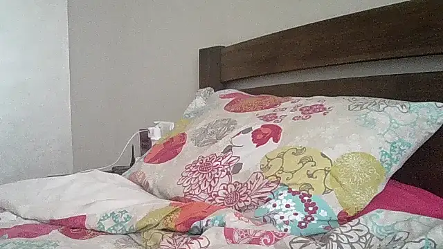 JulianaGold1 online show from September 10, 2025, 10:26 am