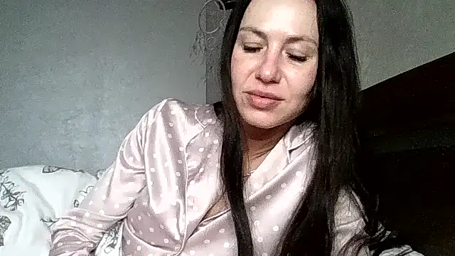 Snapshot of JulianaGold1 chatting on March 2, 2026, 7:37 am JulianaGold1 online show from March 2, 2026, 7:37 am