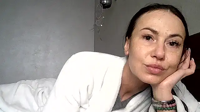 Snapshot of JulianaGold1 chatting on March 29, 2026, 6:46 am JulianaGold1 online show from March 29, 2026, 6:46 am