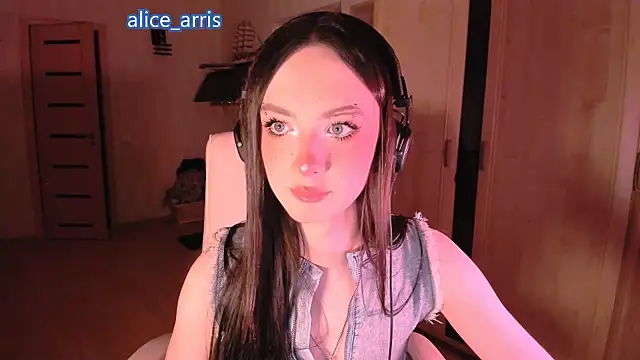 Alice  Aris online show from March 22, 2026, 5:49 pm