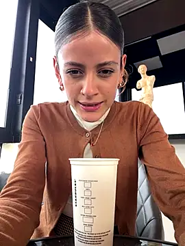 Snapshot of alana15 chatting on October 23, 2025, 9:35 pm alana15 online show from October 23, 2025, 9:35 pm