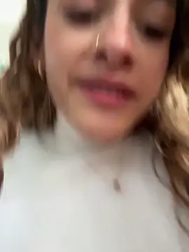 Snapshot of alana15 chatting on November 24, 2025, 9:36 pm alana15 online show from November 24, 2025, 9:36 pm