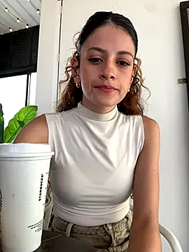 Snapshot of alana15 chatting on December 4, 2025, 9:12 pm alana15 online show from December 4, 2025, 9:12 pm