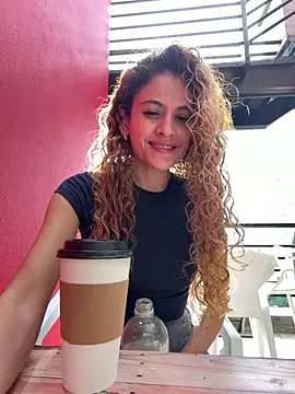 alana15 online show from April 7, 2026, 9:48 pm