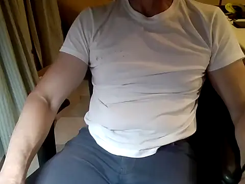 Snapshot of mariohurt101 chatting on December 2, 2025, 9:10 pm mariohurt101 online show from December 2, 2025, 9:10 pm