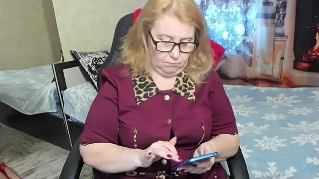 Snapshot of Frau_Marta chatting on February 7, 2026, 12:42 pm Frau Marta online show from February 7, 2026, 12:42 pm