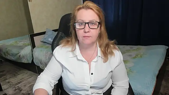 Snapshot of Frau_Marta chatting on February 28, 2026, 12:39 pm Frau Marta online show from February 28, 2026, 12:39 pm