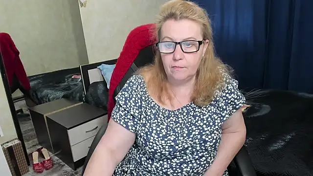 Snapshot of Frau_Marta chatting on April 13, 2026, 12:21 pm Frau Marta online show from April 13, 2026, 12:21 pm
