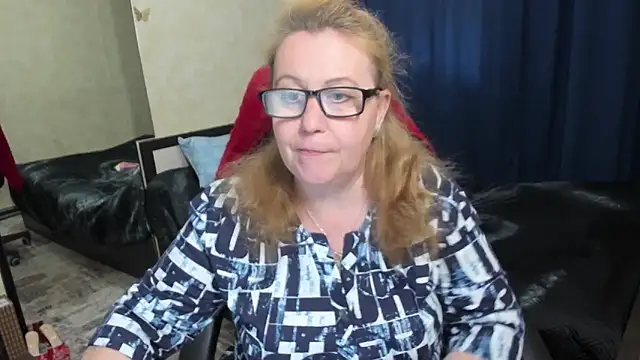 Snapshot of Frau_Marta chatting on April 17, 2026, 1:03 pm Frau Marta online show from April 17, 2026, 1:03 pm