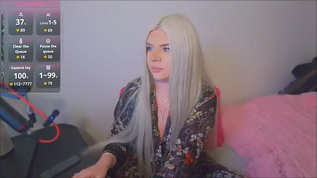 ParadiseRose online show from October 25, 2025, 4:31 am