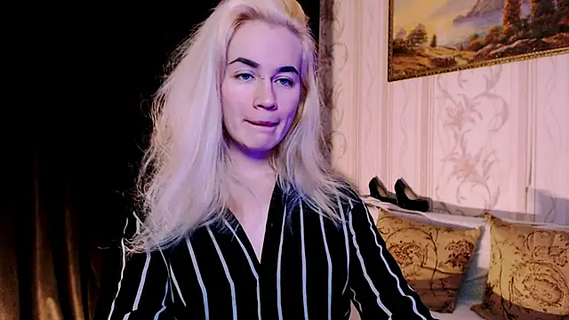 xxxcharismaaa online show from November 16, 2025, 8:03 pm