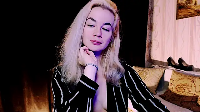 xxxcharismaaa online show from November 24, 2025, 4:34 am