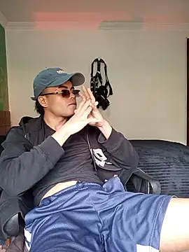 pinedasex777 online show from November 6, 2025, 4:08 pm