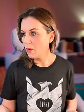 MaiseKnox online show from March 4, 2026, 11:00 pm