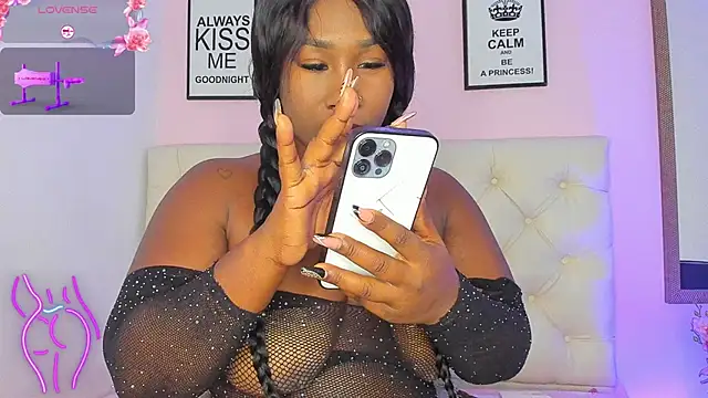 WhitneyWells online show from October 14, 2025, 4:24 am