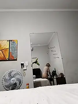 vivifernades online show from February 14, 2025, 1:51 pm