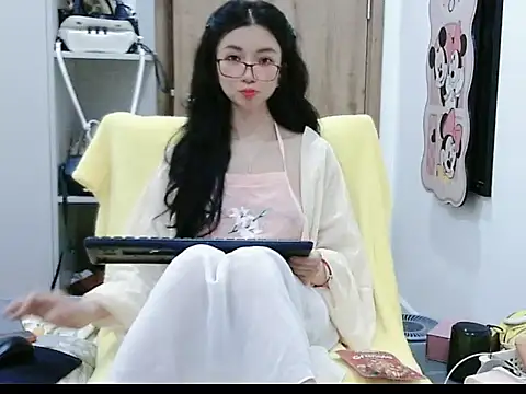 Snapshot of Cute_Ruby01 chatting on April 4, 2026, 1:19 pm Cute Ruby01 online show from April 4, 2026, 1:19 pm