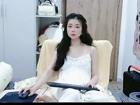 Snapshot of Cute_Ruby01 chatting on June 20, 2026, 11:35 am Cute Ruby01 online show from June 20, 2026, 11:35 am