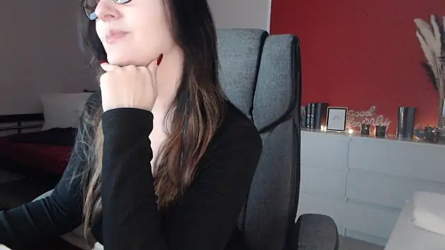 Alina Lamour online show from October 27, 2025, 6:12 pm