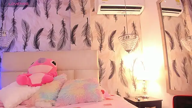 Snapshot of Vivi_prinncess chatting on December 18, 2025, 12:27 am Vivi prinncess online show from December 18, 2025, 12:27 am