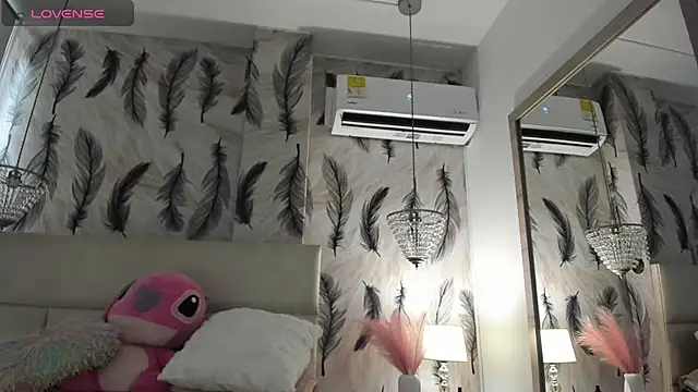 Snapshot of Vivi_prinncess chatting on February 1, 2026, 5:55 pm Vivi prinncess online show from February 1, 2026, 5:55 pm