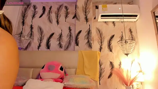 Snapshot of Vivi_prinncess chatting on February 5, 2026, 11:31 pm Vivi prinncess online show from February 5, 2026, 11:31 pm