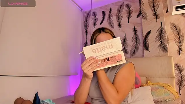 Snapshot of Vivi_prinncess chatting on February 6, 2026, 11:41 pm Vivi prinncess online show from February 6, 2026, 11:41 pm