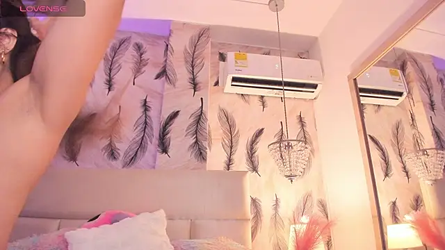 Snapshot of Vivi_prinncess chatting on February 17, 2026, 11:44 pm Vivi prinncess online show from February 17, 2026, 11:44 pm