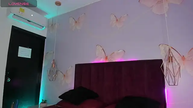 Snapshot of Vivi_prinncess chatting on February 25, 2026, 12:09 am Vivi prinncess online show from February 25, 2026, 12:09 am